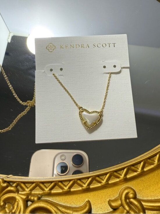 Kendra Scott Gold Heart Necklace - Picture 2 of 2